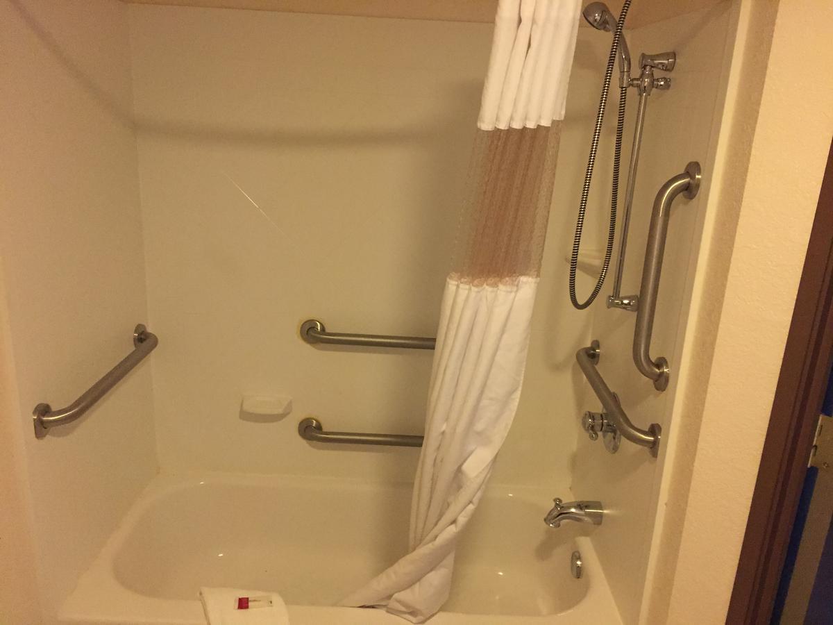 Queen Room Bath Tub Mobility Accessible or Non-Smoking,630069117:JPEG